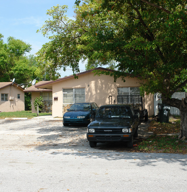 3941-3953 SW 51st St in Fort Lauderdale, FL - Building Photo - Building Photo