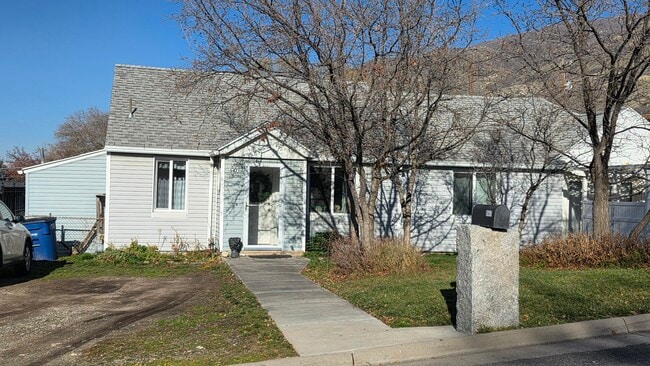 property at 547 E 100 N