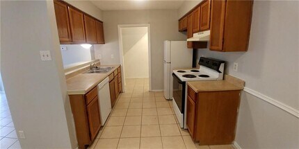 5616 Emerald Forest Dr in Austin, TX - Building Photo - Building Photo