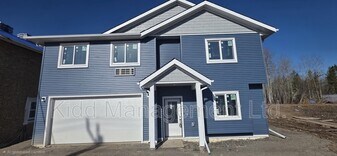 1189 Blackburn N Rd in Prince George, BC - Building Photo
