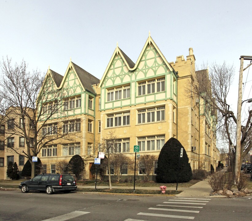 Twin Gables in Chicago, IL - Building Photo