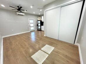 6256 Norwich Ave in Van Nuys, CA - Foto de edificio - Building Photo