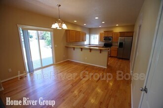 1726 W Apgar Creek Dr in Meridian, ID - Building Photo - Building Photo