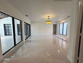 8735 SW 54th Terrace in Miami, FL - Foto de edificio - Building Photo