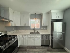 805 W Yosemite Ave in Manteca, CA - Building Photo - Building Photo