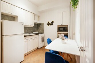 405 E 61st St in New York, NY - Building Photo - Building Photo