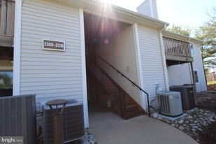 2315 Aspen Dr in Plainsboro, NJ - Building Photo