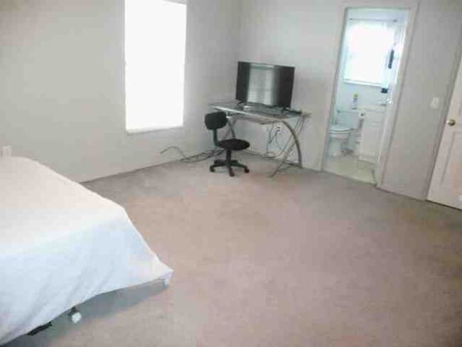 2144 SW 41 Ln in Gainesville, FL - Building Photo - Building Photo