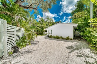 4000 Kumquat Ave in Miami, FL - Foto de edificio - Building Photo