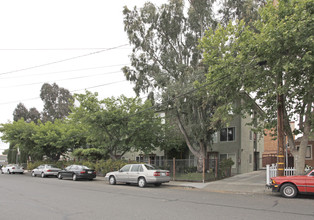 St. Clare Apartments in Redwood City, CA - Building Photo - Building Photo