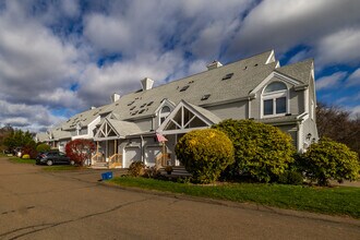 Sea Scape Condominiums in East Haven, CT - Building Photo - Building Photo