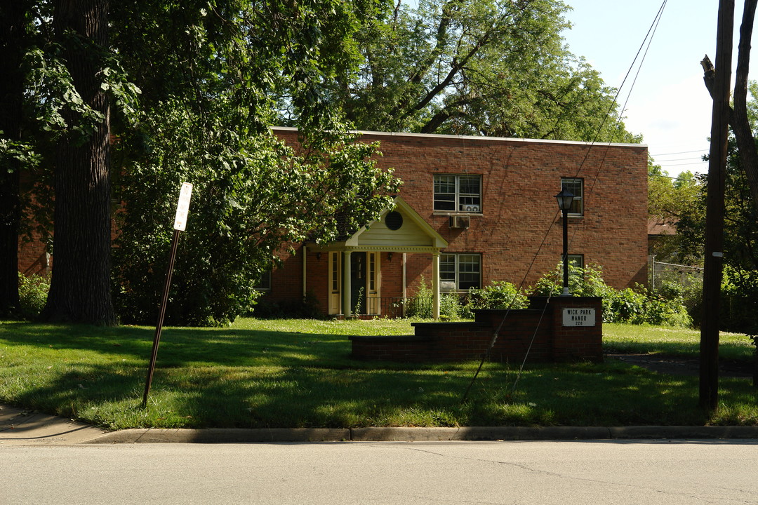 228 Broadway St in Youngstown, OH - Building Photo