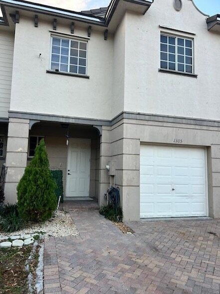 1305 Lucaya Dr in Riviera Beach, FL - Building Photo - Building Photo