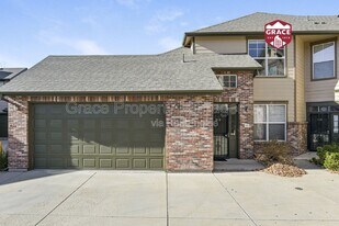 2230 S Vaughn Way in Aurora, CO - Building Photo