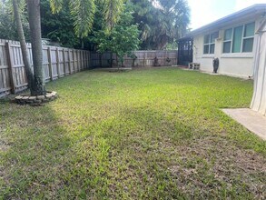 872 NE 36th St in Oakland Park, FL - Building Photo - Building Photo