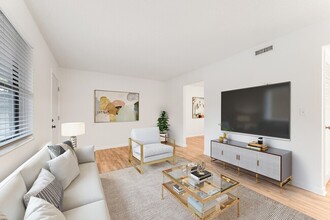 Whispering Winds Apartments in Daytona Beach, FL - Building Photo - Building Photo