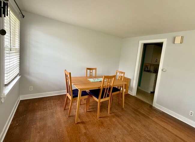 8 N Harrison St in Batavia, IL - Building Photo - Building Photo