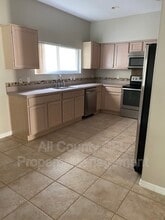 2731 Lakemoor Dr in Orlando, FL - Building Photo - Building Photo