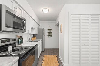 Falls at Mill Creek in Nashville, TN - Foto de edificio - Building Photo