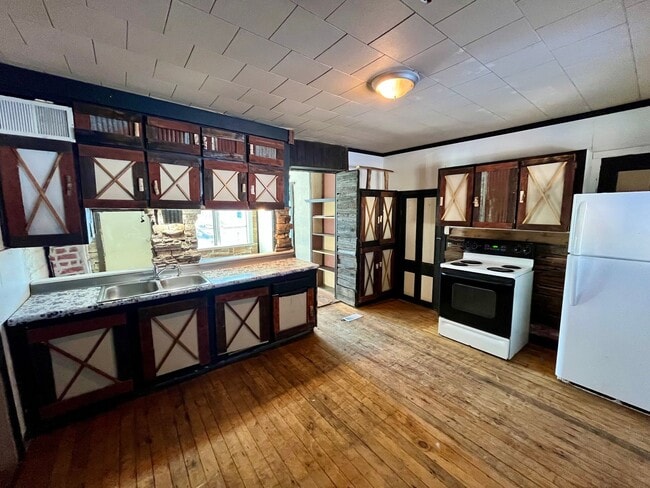 property at 602 N Genesee St