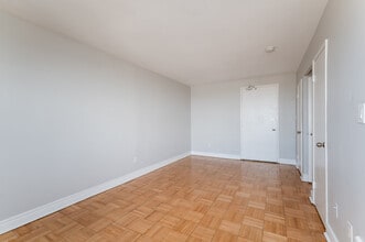 440 Winona Drive in Toronto, ON - Building Photo - Interior Photo