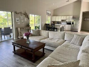 8737 SE Sharon St in Hobe Sound, FL - Building Photo - Building Photo