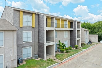 Parkway And Parkgreen On Bellaire in Houston, TX - Building Photo - Building Photo