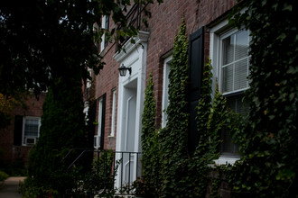 Mayflower Apartments in Ridgewood, NJ - Foto de edificio - Building Photo