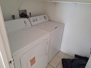 5760 Rock Island Rd, Unit 327 in Tamarac, FL - Foto de edificio - Building Photo