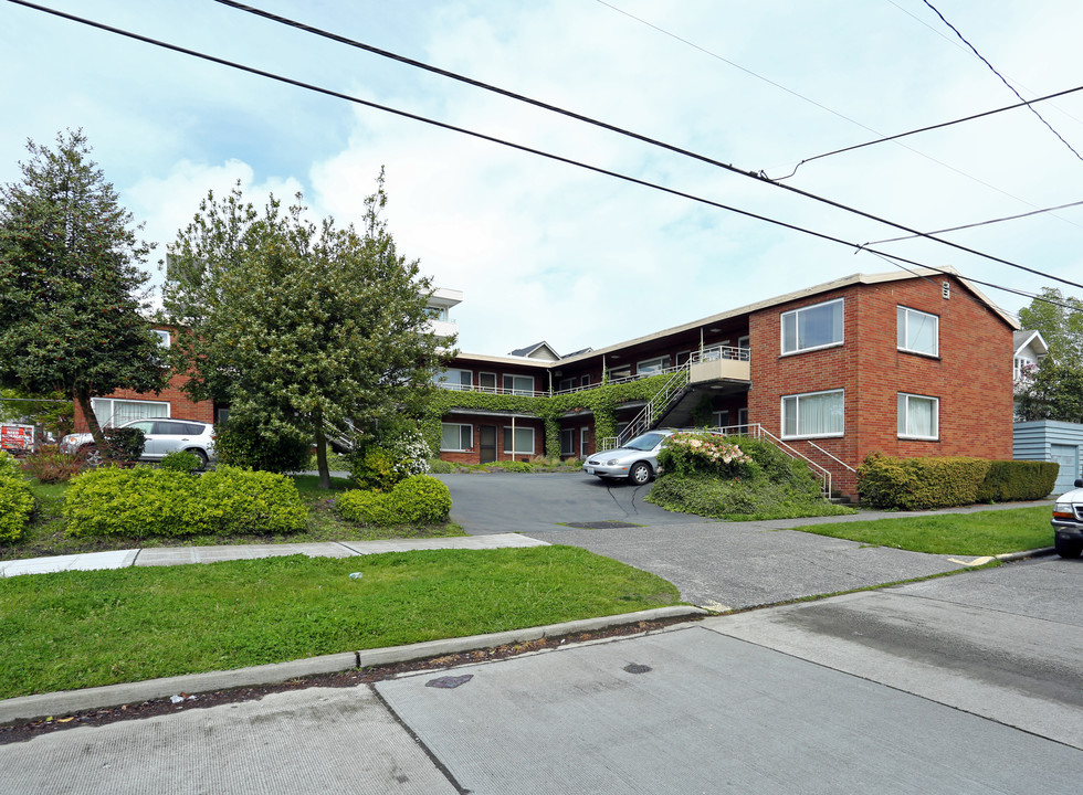 Pauline Apartment in Seattle, WA - Building Photo