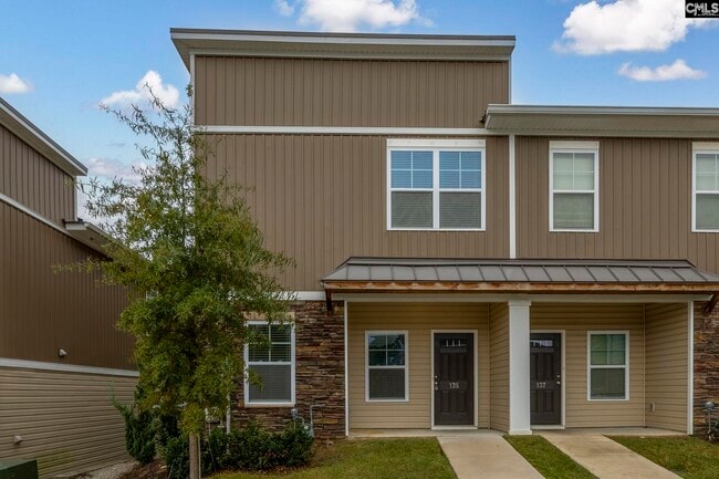 property at 135 Hunters Grove Dr