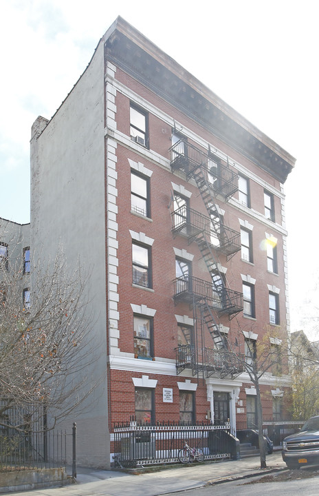 129 Clermont Avenue in Brooklyn, NY - Foto de edificio