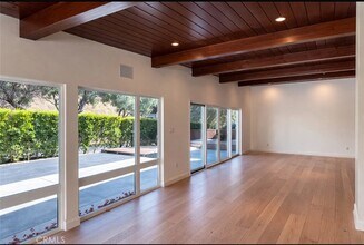 940 Crestview Dr in Pasadena, CA - Foto de edificio - Building Photo