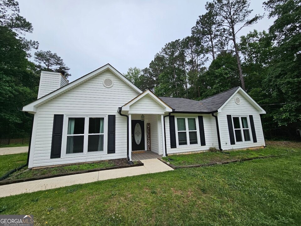 65 Tralee Trce in Sharpsburg, GA - Building Photo