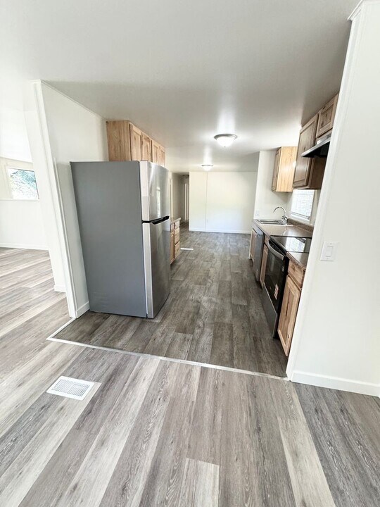 5613 257 St E in Graham, WA - Building Photo
