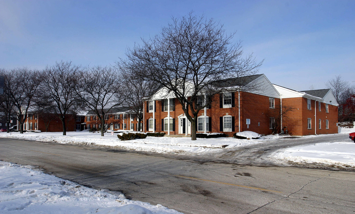 1730-1790 Mark Ave in Elgin, IL - Building Photo