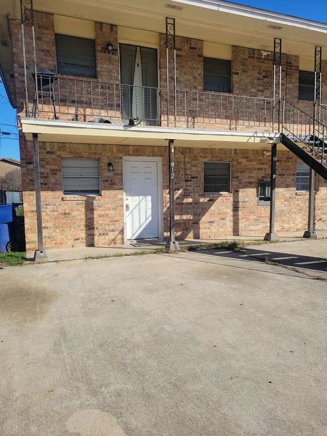 property at 612 Sunset Ln