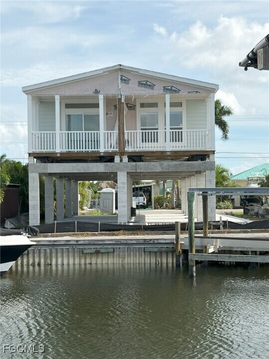 2951 York Rd in Saint James City, FL - Building Photo