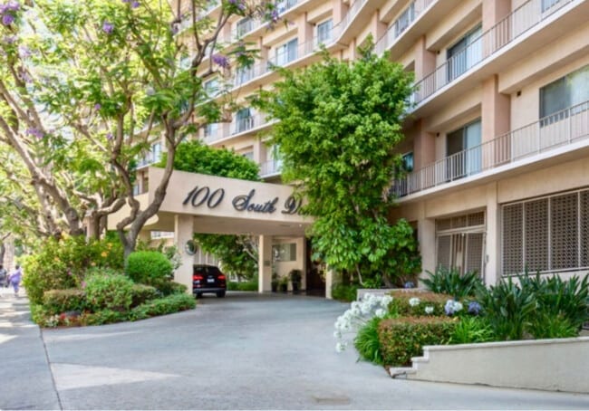 100 S Doheny Dr, Unit 211 in Los Angeles, CA - Building Photo - Building Photo