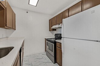 681 Royston Ln in Hayward, CA - Building Photo - Building Photo