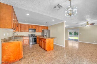 6447 Newville Ave in Las Vegas, NV - Building Photo - Building Photo