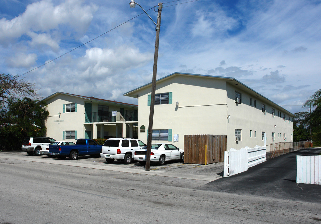 2537 Lincoln St in Hollywood, FL - Building Photo