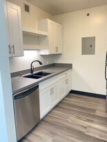 425 W Beech St in San Diego, CA - Building Photo