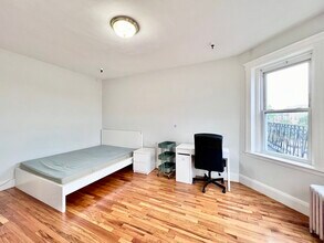 1330 Commonwealth Ave in Boston, MA - Foto de edificio - Building Photo