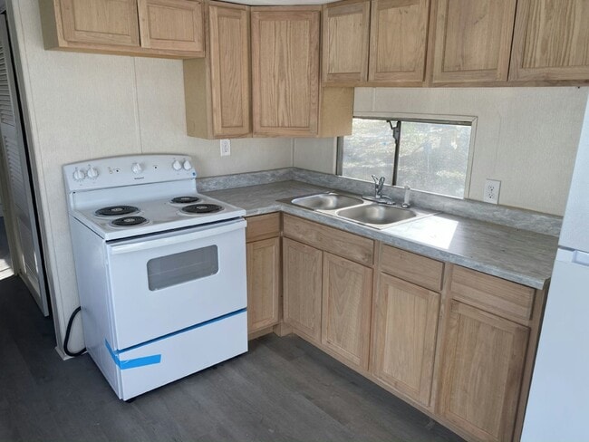 property at 5 Circle Dr