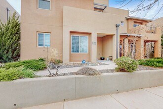5643 University Blvd SE in Albuquerque, NM - Building Photo - Building Photo