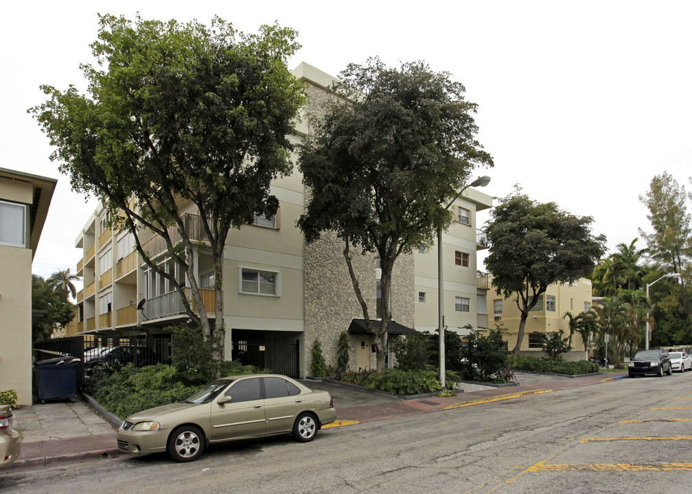 Meridian House in Miami Beach, FL - Building Photo