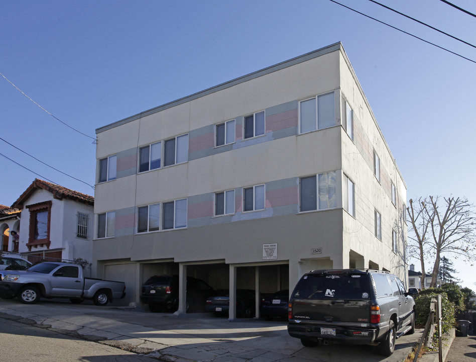 3520 Brighton Ave in Oakland, CA - Building Photo