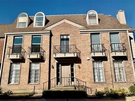 374 N Post Oak Ln in Houston, TX - Building Photo