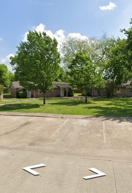 110 Baker Ln, Unit 2 in Farmersville, TX - Foto de edificio